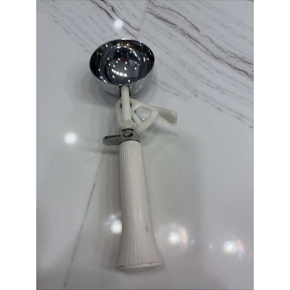 VINTAGE BONNY PRODUCTS ICE CREAM SCOOP WITH WHITE HANDLE
